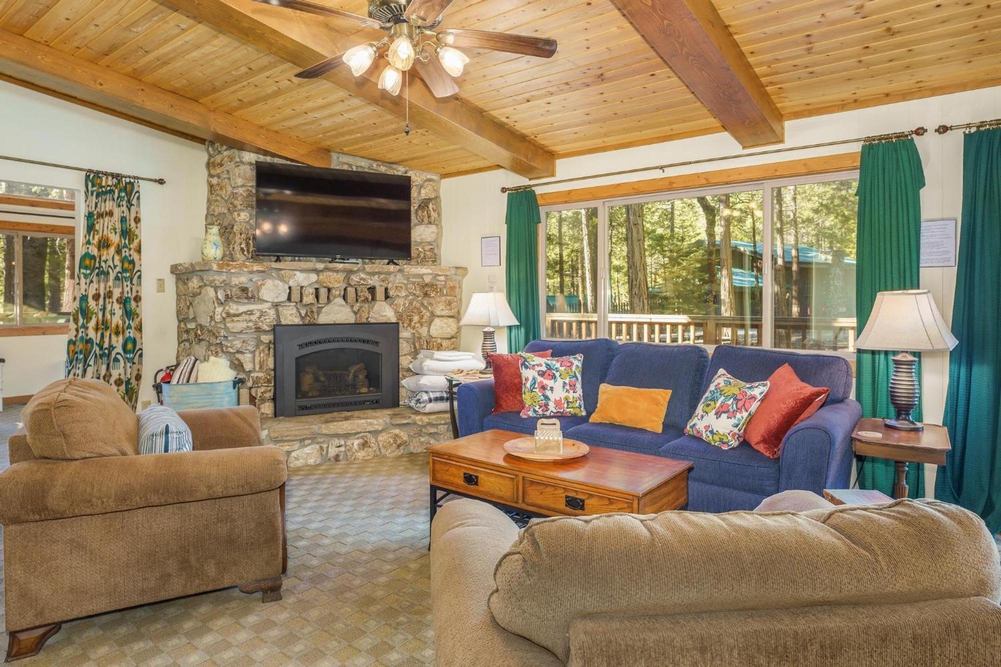 Peace Of Mine - Inside Yosemite - Dog Friendly Holiday home *